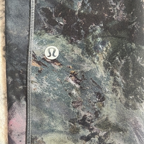 Lululemon Speed Up Tight *Full-On Luxtreme 28" - Picture 7 of 8